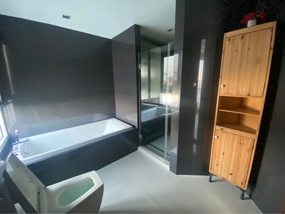 ขายคอนโดสาทร นราธิวาส : Rhythm Sathorn ราคา 7.3 ล้าน ขนาด 50 ตรม. 1 ห้องนอน [NCs250202]