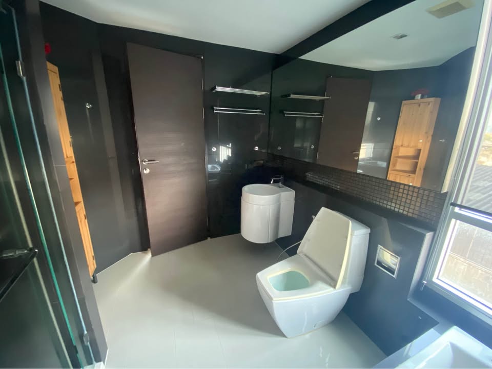 ขายคอนโดสาทร นราธิวาส : Rhythm Sathorn ราคา 7.3 ล้าน ขนาด 50 ตรม. 1 ห้องนอน [NCs250202]