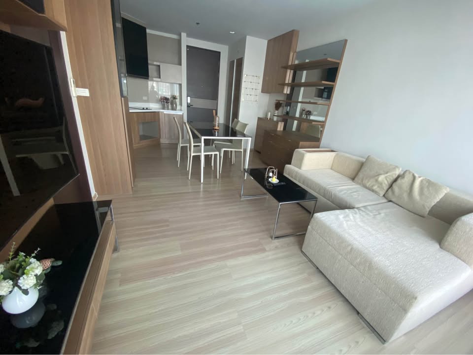 ขายคอนโดสาทร นราธิวาส : Rhythm Sathorn ราคา 7.3 ล้าน ขนาด 50 ตรม. 1 ห้องนอน [NCs250202]