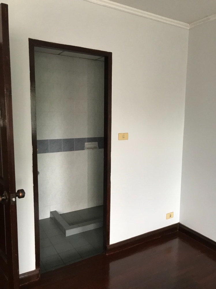 ขายทาวน์โฮมโชคชัย4 ลาดพร้าว71 : ทาวน์โฮม ลาดพร้าว 35 / 9 ห้องนอน (ขาย), Townhome Lat Phrao 35 / 9 Bedrooms (SALE) TPM356