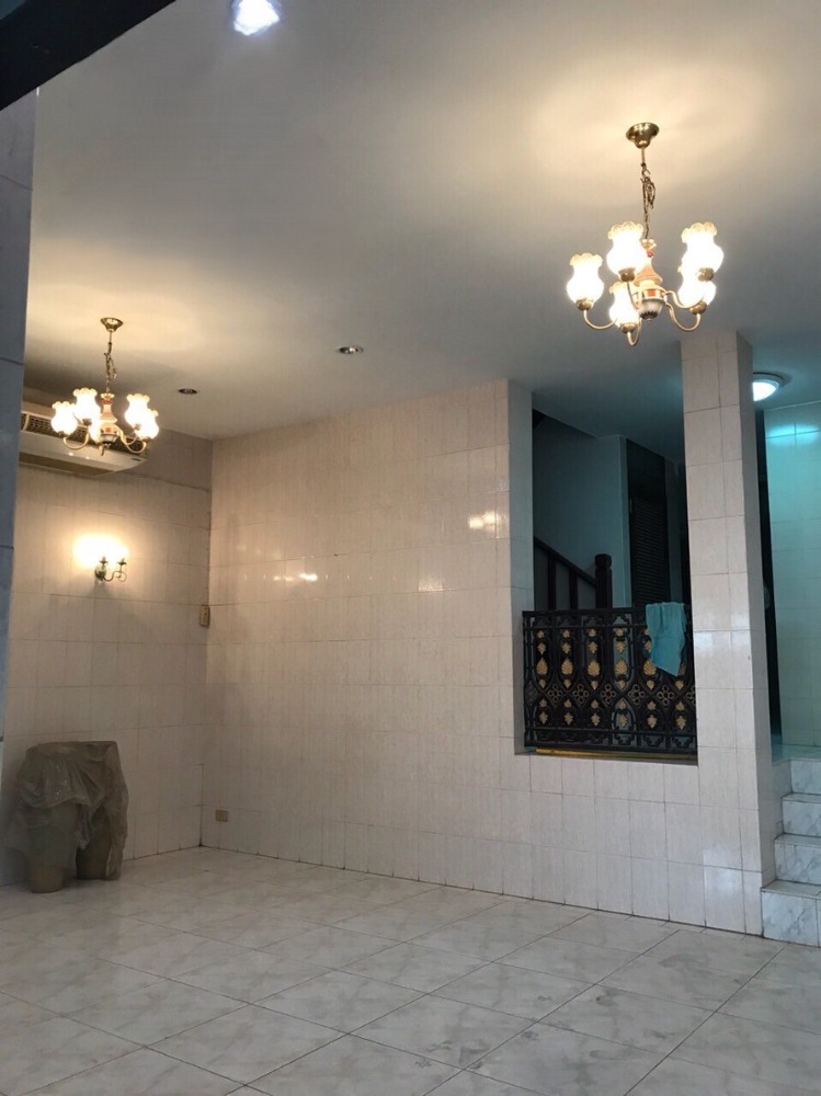 ขายทาวน์โฮมโชคชัย4 ลาดพร้าว71 : ทาวน์โฮม ลาดพร้าว 35 / 9 ห้องนอน (ขาย), Townhome Lat Phrao 35 / 9 Bedrooms (SALE) TPM356