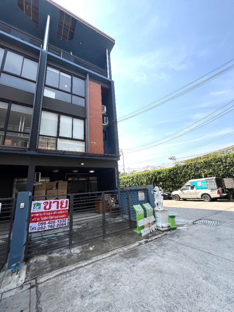 ขายโฮมออฟฟิศแจ้งวัฒนะ เมืองทอง : ทาวน์โฮม 3.5 ช้ัน Haus 35 แจ้งวัฒนะ ถนนเมน หลังมุม แบบบ้าน Miracle