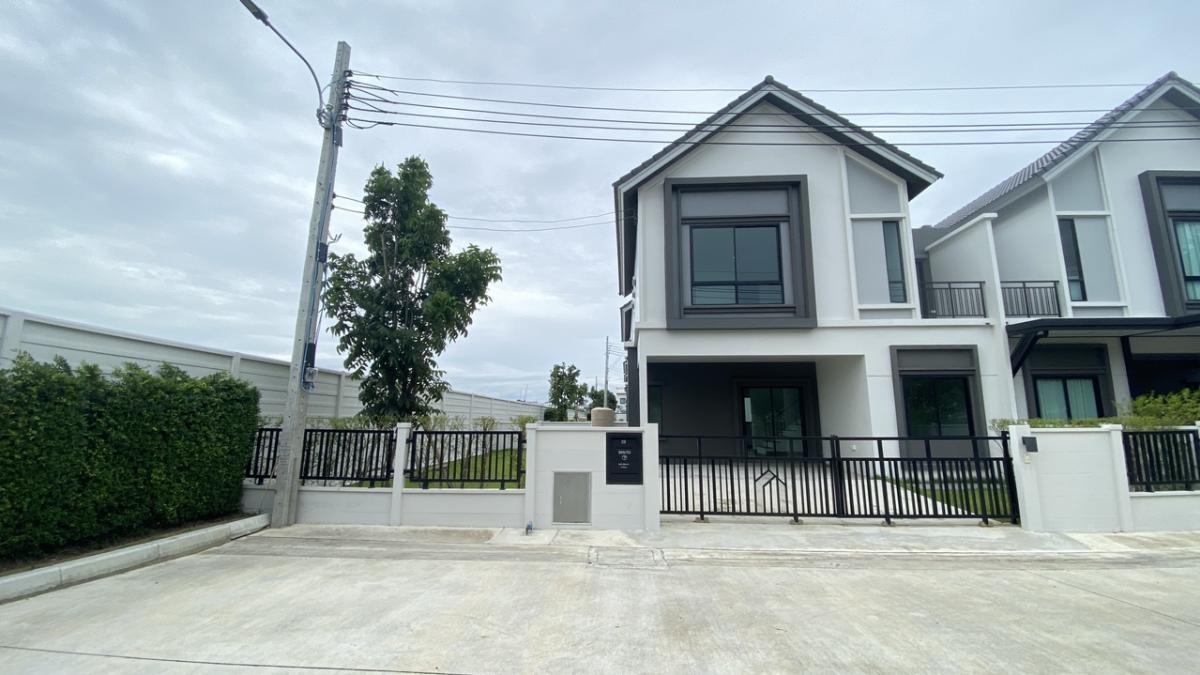 For SaleBangna, Bearing, Lasalle : 🏡 Twin houses in front of a private garden 🔥 Last 🔥