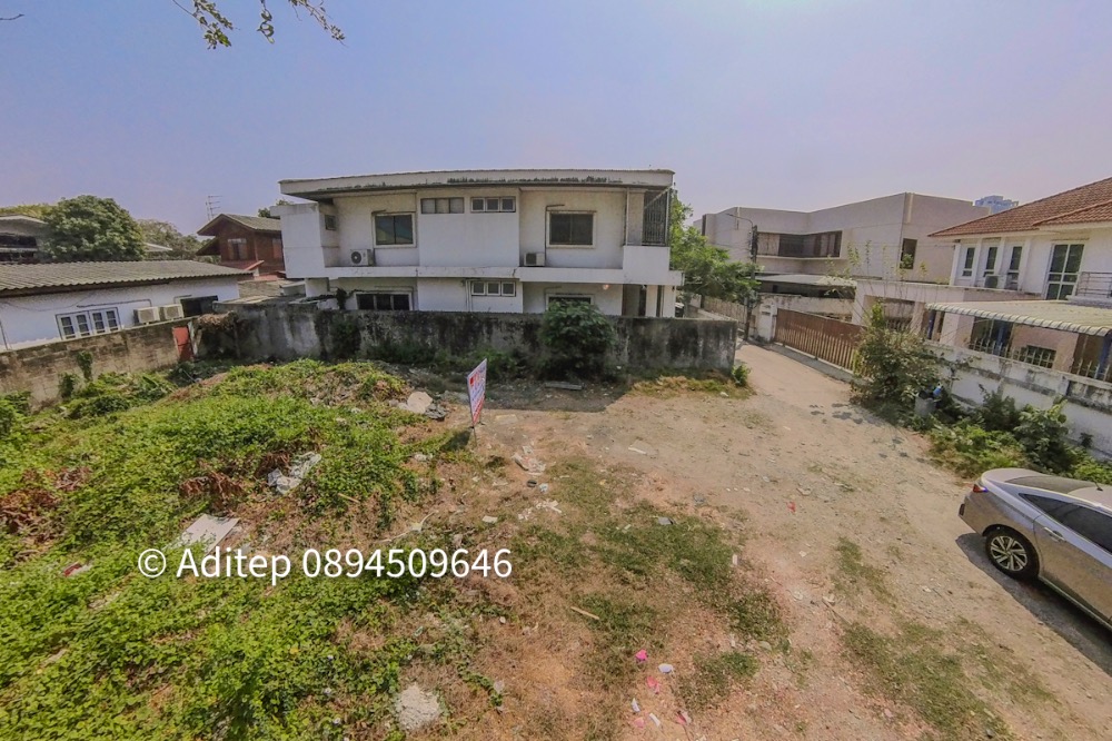 For SaleLandKasetsart, Ratchayothin : Land for sale, Ratchada 32, Soi 7-1, size 101 sq m., good location, only 750 m. from Ratchada Road, near 2 BTS lines, land filled, suitable for building a house.