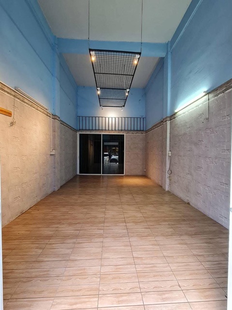 For RentShop HouseBang kae, Phetkasem : MRT LakSong 2.9 km. Big C Petchkasem 500 m. For rent commercial building 3.5 floors Bang Khae are