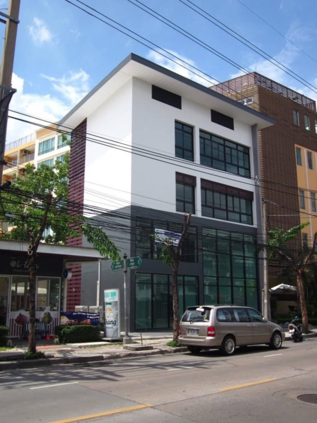 ให้เช่าร้านค้า/ตลาดนัดอ่อนนุช อุดมสุข : ปล่อยเช่า อาคารเดี่ยว 3.5 ชั้น ริมถนน สุขุมวิท 101/1 ปุณณวิถี ใกล้ รถไฟฟ้า BTS สายสีเขียว 700 เมตร ฟรีที่จอดรถ 3 คัน เหมาะ คลินิก, Shop ขายสินค้า, Sale Officer, Technical Services, ออฟฟิศ โชว์รูม ประชาสัมพันธ์