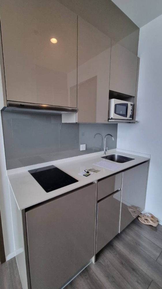 For RentCondoOnnut, Udomsuk : Condo for rent: Whizhdom Essence Sukhumvit 101, fully furnished condo, ready to move in, near Punnawithi BTS station and shopping mall!!