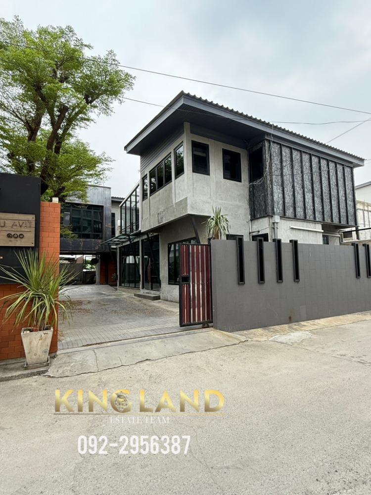 For RentHome OfficeYothinpattana,CDC : 🏡Office for rent, 1 building, 2 floors, Soi Yothin Phatthana 3, parking for 8 cars, a resort-like house, shady, comfortable, safe, air-conditioned in every room, the whole house, near the expressway, Ekkamai-Ram Intra, very good feng shui.