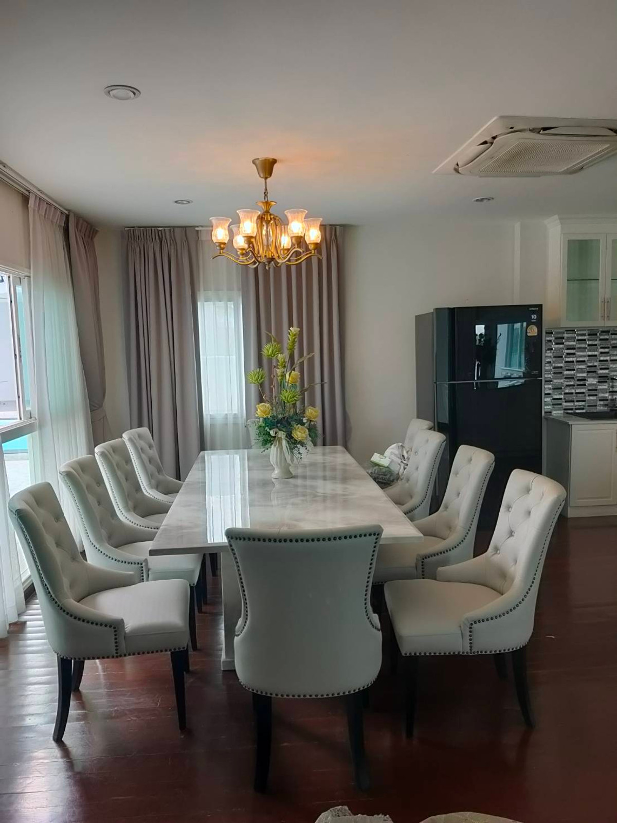For RentHousePattaya, Bangsaen, Chonburi : The owner of the post is an agent. Selling or renting a large house with a swimming pool in Chonburi, 6 bedrooms, 6 bathrooms, with a swimming pool.