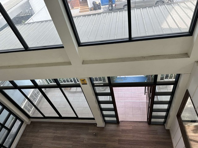 For RentRetail SpaceSukhumvit, Asoke, Thonglor : HR2193 Shop for rent, Ekkamai 24, with parking, suitable for a cafe, restaurant, studio, near Donki Thonglor