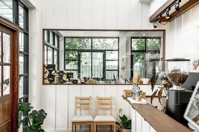 For RentRetail SpaceSukhumvit, Asoke, Thonglor : HR2193 Shop for rent, Ekkamai 24, with parking, suitable for a cafe, restaurant, studio, near Donki Thonglor