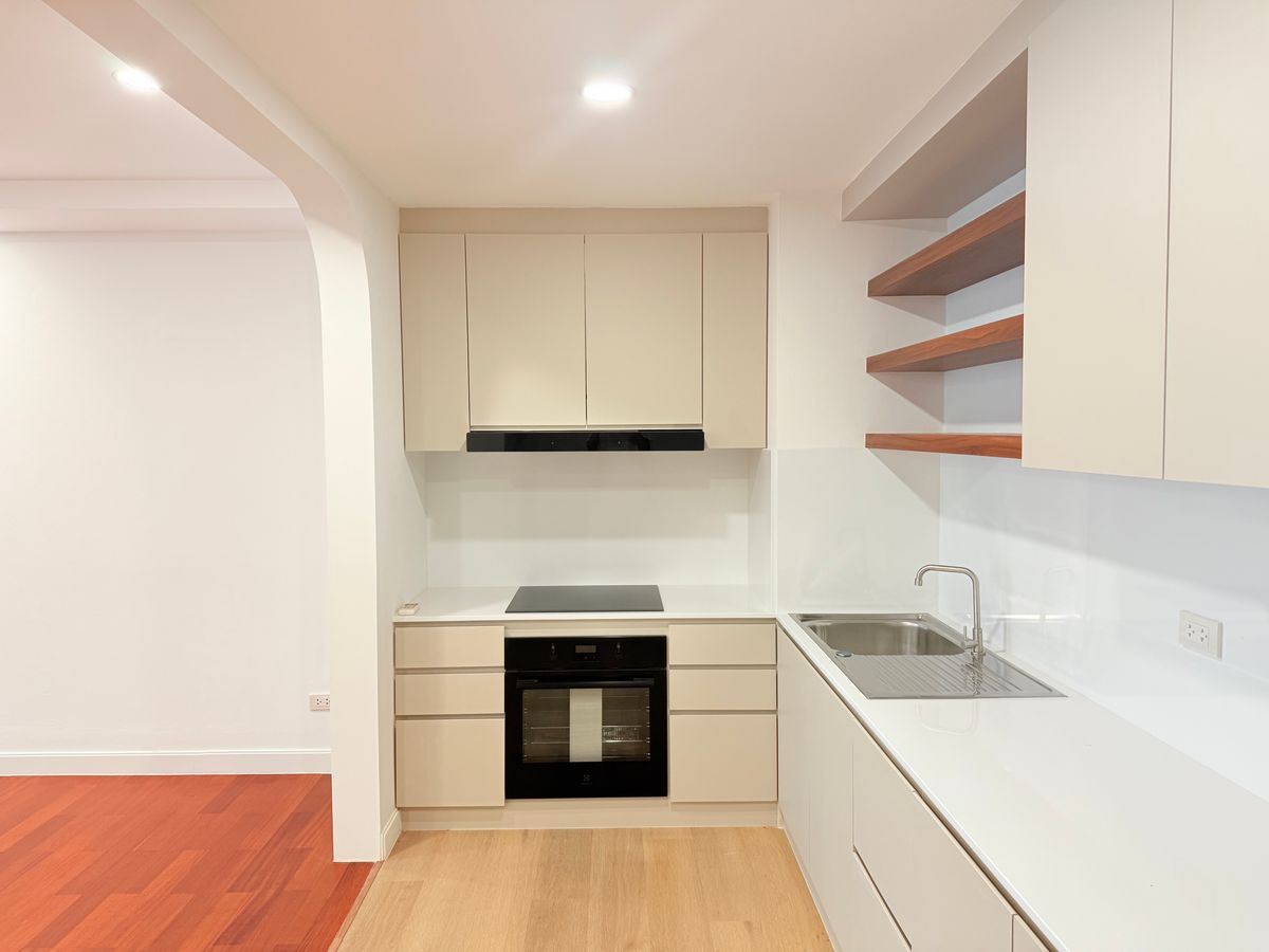 ขายคอนโดนานา : Sukhumvit soi 15 Condo Urbana (low rise) - Only 9.8MB 