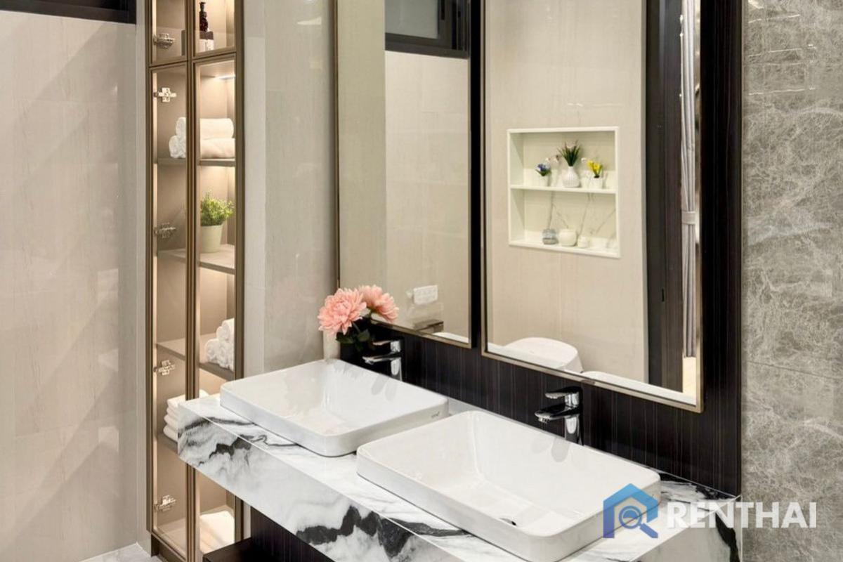 For SaleHousePattaya, Bangsaen, Chonburi : Exclusive villa for sale in a quiet area