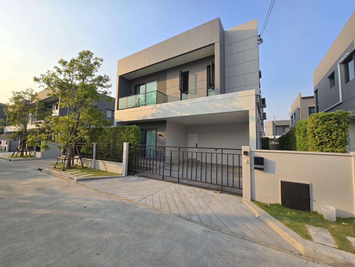 For RentHouseBangna, Bearing, Lasalle : 🌟For rent: detached house in Centro Bangna. Two-storey detached house features 4 bedrooms and 4 bathrooms. Fully furnished and beautifully decorated.💥Rental Fee: 99,000 THB/month. 