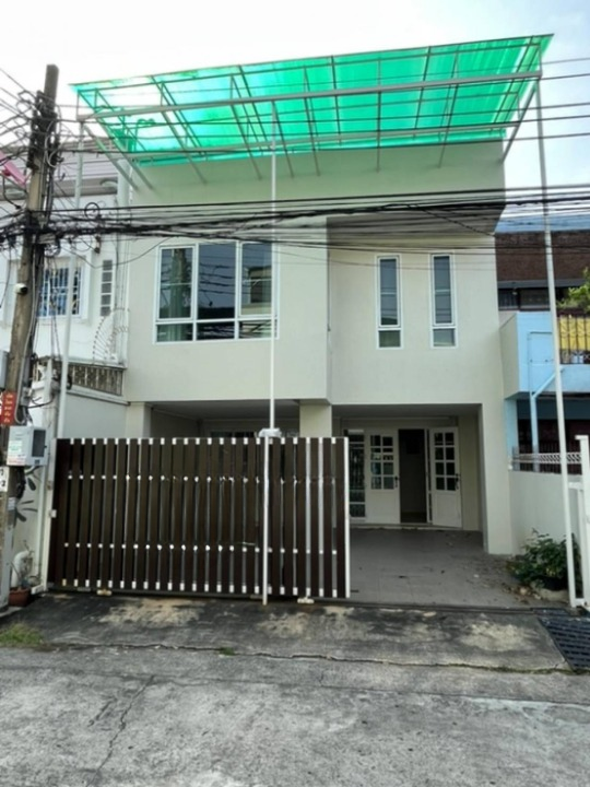 For RentTownhomeSathorn, Narathiwat : Townhouse for rent, Sathu Pradit - Rama 3 area, near Central Rama 3, only 3 minutes.