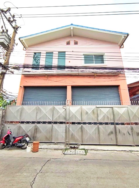 For RentShop HouseOnnut, Udomsuk : thrid time price's reduction 17,999 baht  from 25,000 BITEC Bangna 1.1 km. Bearing 1.35km. New! Lasalle22-32 Warehouse for rent or commercial building 2units 2-storey high ceiling 4m. Bangkok Patana Inter School 500m. 4bed 3bath Duang Ploy Market 400