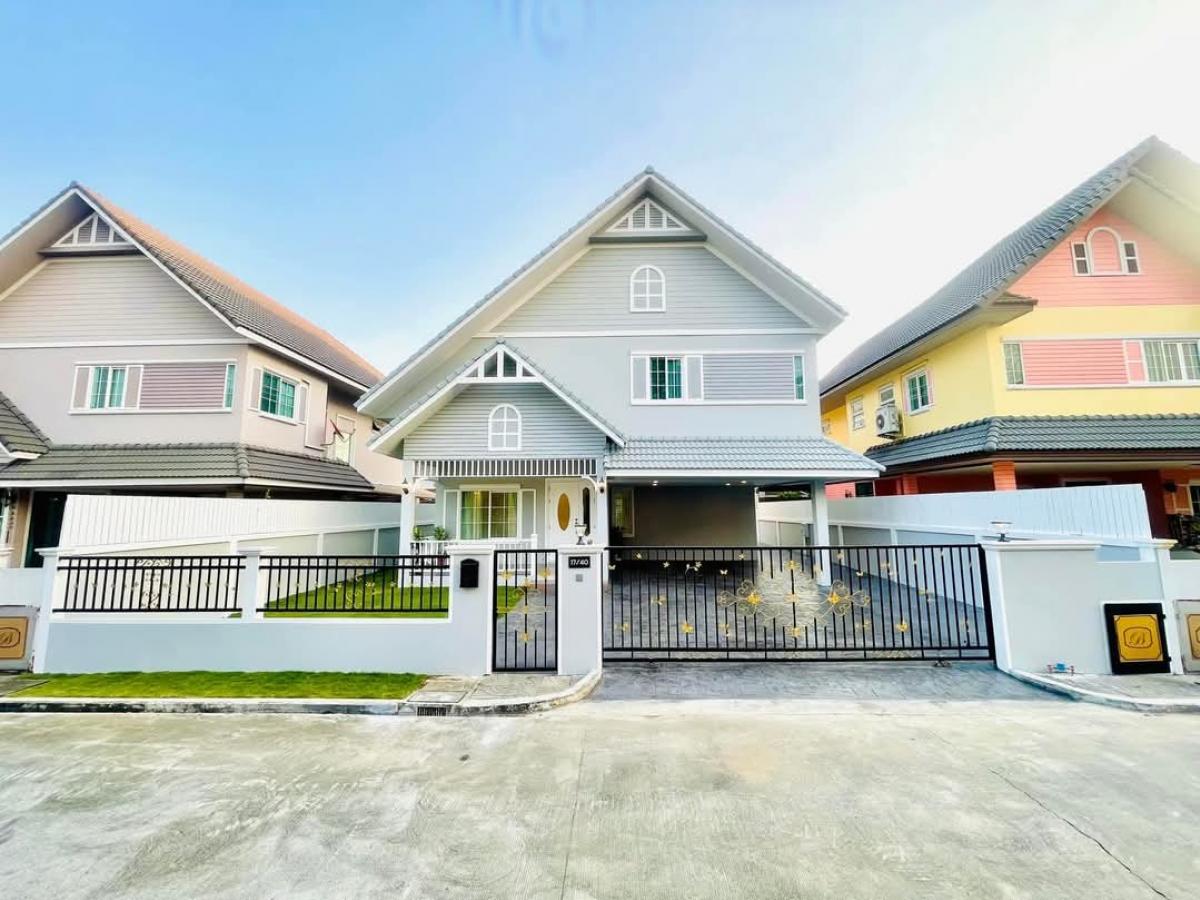 For SaleHousePhutthamonthon, Salaya : ✨Selling a large luxury single house in English style, area 101.2 square wah, British Park project, Thawi Watthana, near World Market, price 9.9 baht. Details - Area 331 square meters - Area 101.2 square wah - 4 bedrooms (with en-suite bathroom) - 1 study