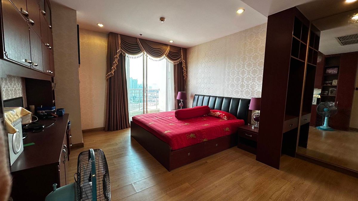 For RentCondoRama9, Petchburi, RCA : Rare unit !! Rent Supalai Wellington - 3 Bed 3 bath, very large, near the international school near MRT Cultural Center