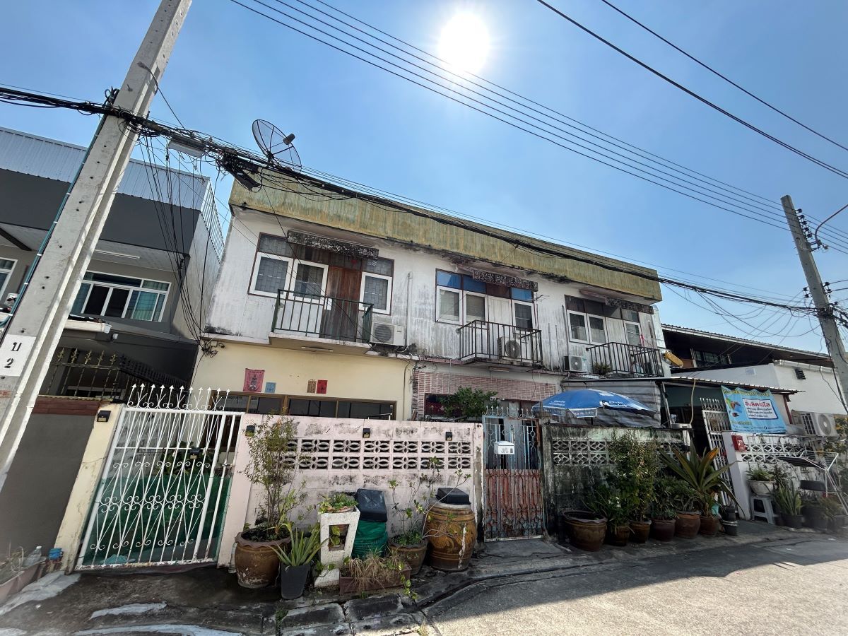 For SaleTownhomeSukhumvit, Asoke, Thonglor : Townhouse for sale Soi Poonsin Bangchak near BTS Udom Suk 550 m