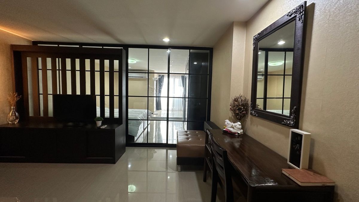 ขายคอนโดสะพานควาย จตุจักร : ขาย Condo Family town คอนโดแฟมมิลี่ ทาวน อินทมาระ 29  ขนาด 40 ตรม. กั้นห้อง  ชั้น 19 พร้อมเฟอร์นิเจอร์ 