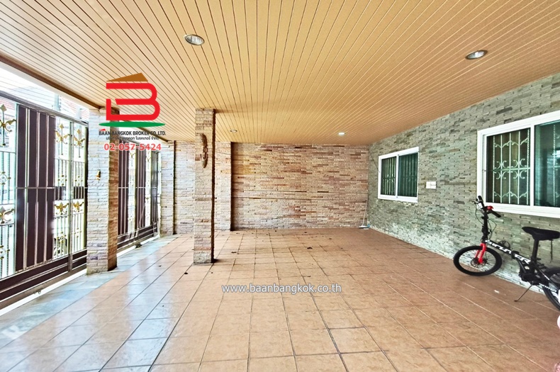 2 and a half storey townhouse, Soi Sukhumvit 101, area 57 sq m, near BTS Punnawithi, Sukhumvit Road, Bang Chak Subdistrict, Phra Khanong District, Bangkok Loading...