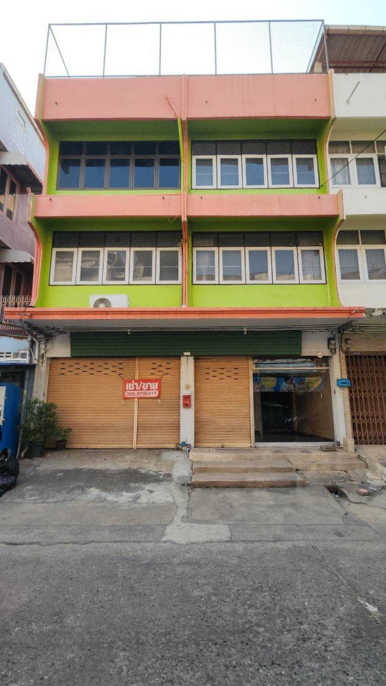 For SaleShop HouseChokchai 4, Ladprao 71, Ladprao 48, : For sale: 2 shophouses, 28 sq m, in Soi Lat Phrao 64, Intersection 2