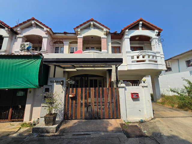 ขายทาวน์โฮมนนทบุรี บางใหญ่ บางบัวทอง : ทาวน์เฮาส์ นันทนา การ์เด้นท์ 2 ตกแต่งเต็ม เฟอร์นิเจอร์บิวท์อิน สามารถจอดรถได้ 3 คัน ใกล้บิ๊กซี ฟู้ดเพลส ท่าอิฐ