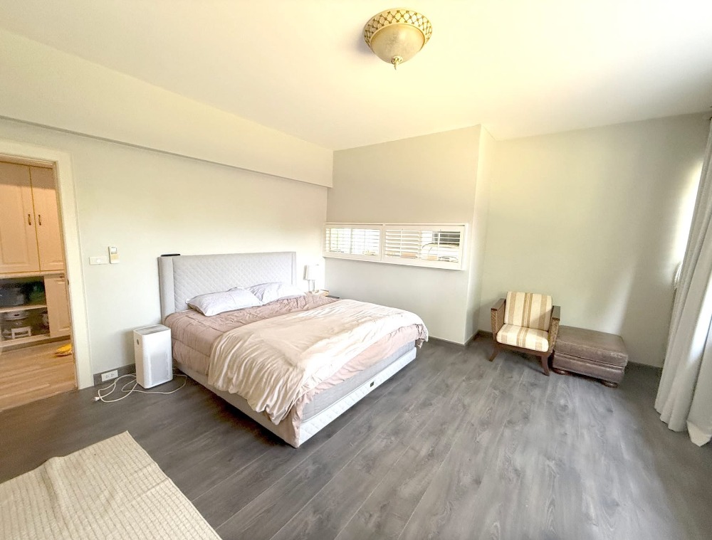 ขายคอนโดหัวหิน ประจวบคีรีขันธ์ : ขายคอนโดติดหาด Royal Princess Hua-hin, 4 ห้องนอน, ระเบียงใหญ่ รีโนเวทใหม่ เฟอร์นิเจอร์ครบ