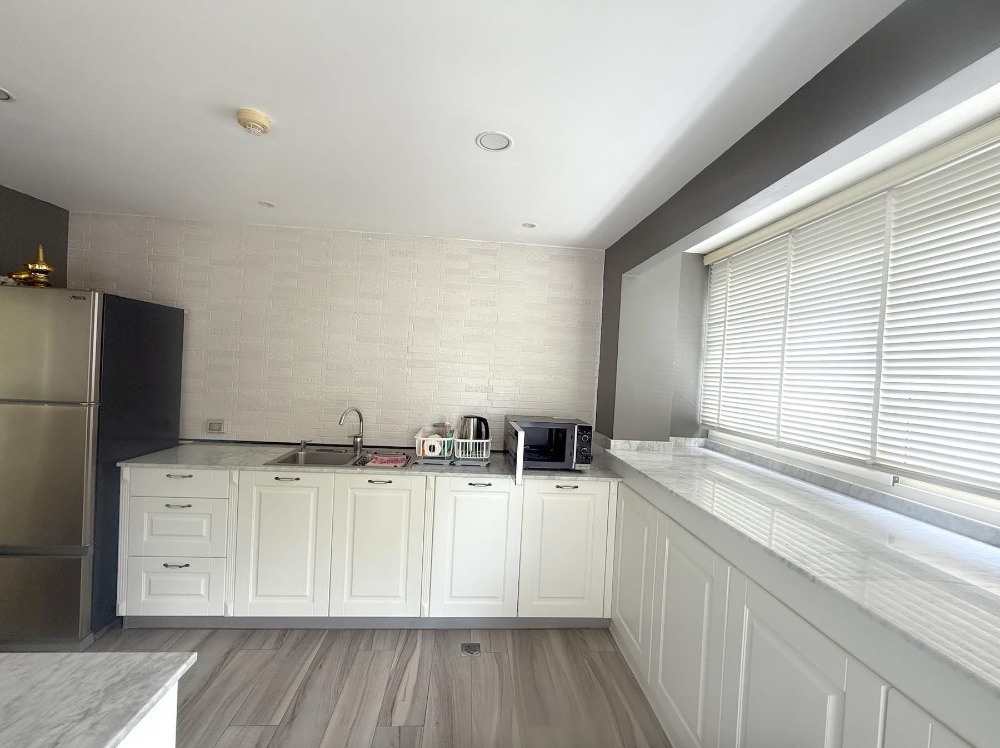 ขายคอนโดหัวหิน ประจวบคีรีขันธ์ : ขายคอนโดติดหาด Royal Princess Hua-hin, 4 ห้องนอน, ระเบียงใหญ่ รีโนเวทใหม่ เฟอร์นิเจอร์ครบ