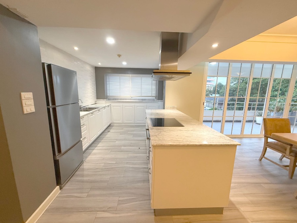 ขายคอนโดหัวหิน ประจวบคีรีขันธ์ : ขายคอนโดติดหาด Royal Princess Hua-hin, 4 ห้องนอน, ระเบียงใหญ่ รีโนเวทใหม่ เฟอร์นิเจอร์ครบ