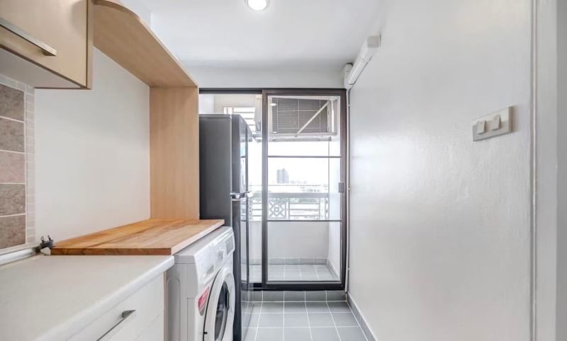 ให้เช่าคอนโดสาทร นราธิวาส : ให้เช่า ลุมพินี วิลล์ พระแม่มารี-สาทร เลขที่ 90/91 (วิวสระ)