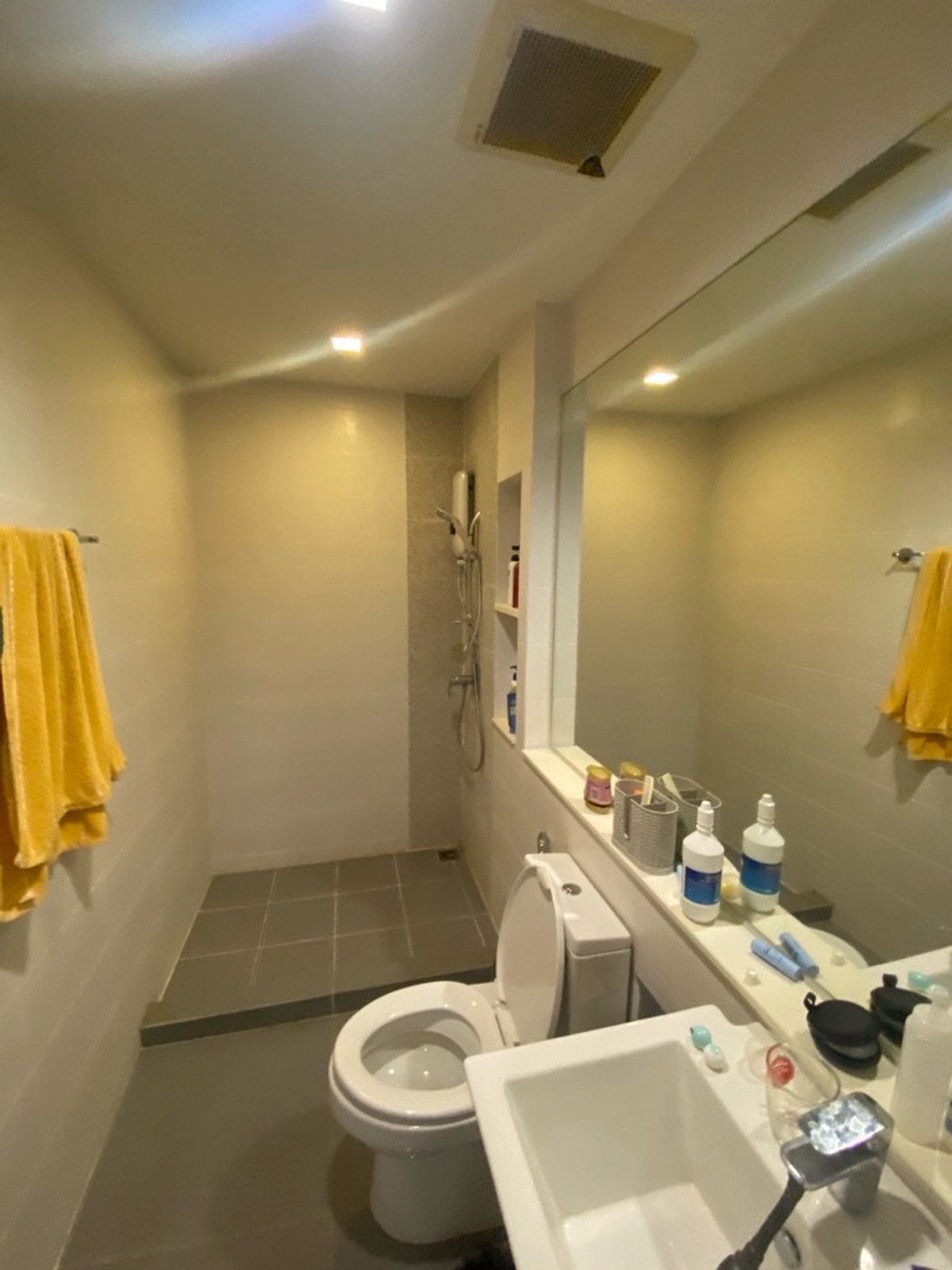 For SaleTownhomeKasetsart, Ratchayothin : For sale: House in the middle of the city, Ratchayothin, near Major Ratchayothin, cheap electric train