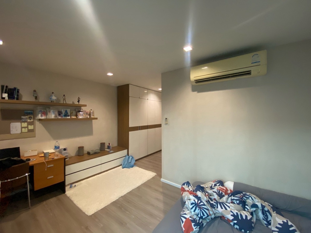 For SaleTownhomeKasetsart, Ratchayothin : For sale: House in the middle of the city, Ratchayothin, near Major Ratchayothin, cheap electric train