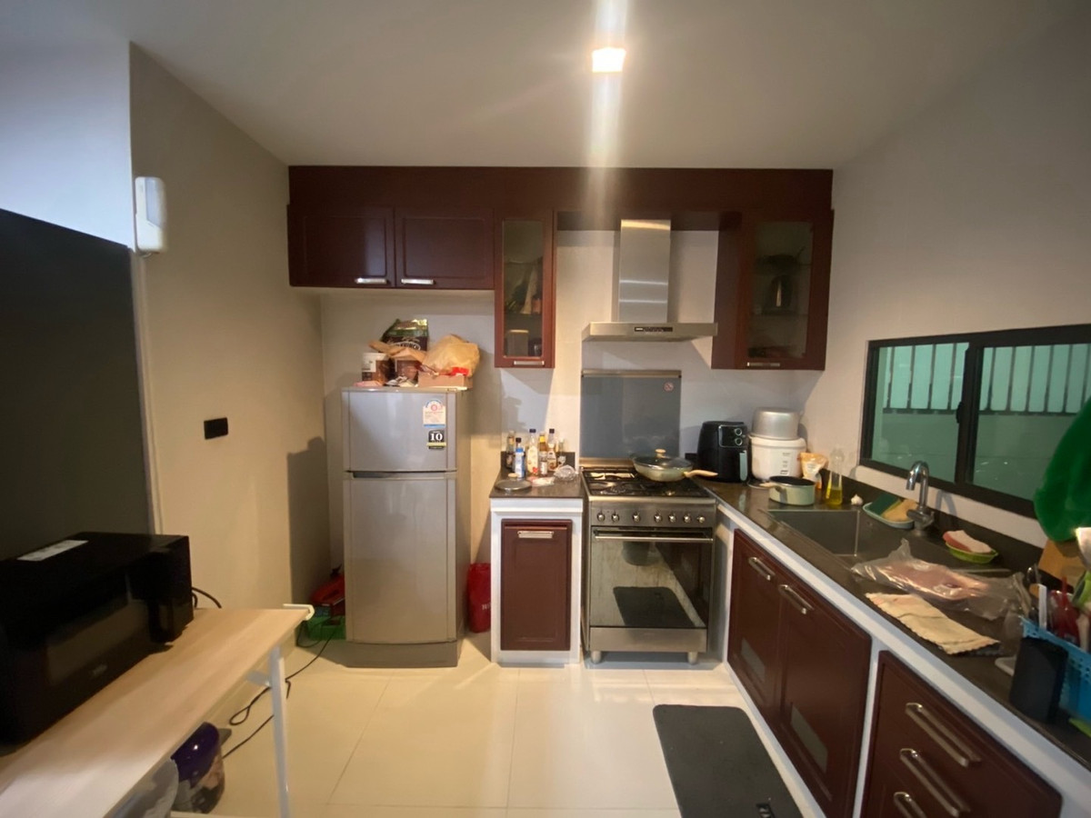 For SaleTownhomeKasetsart, Ratchayothin : For sale: House in the middle of the city, Ratchayothin, near Major Ratchayothin, cheap electric train