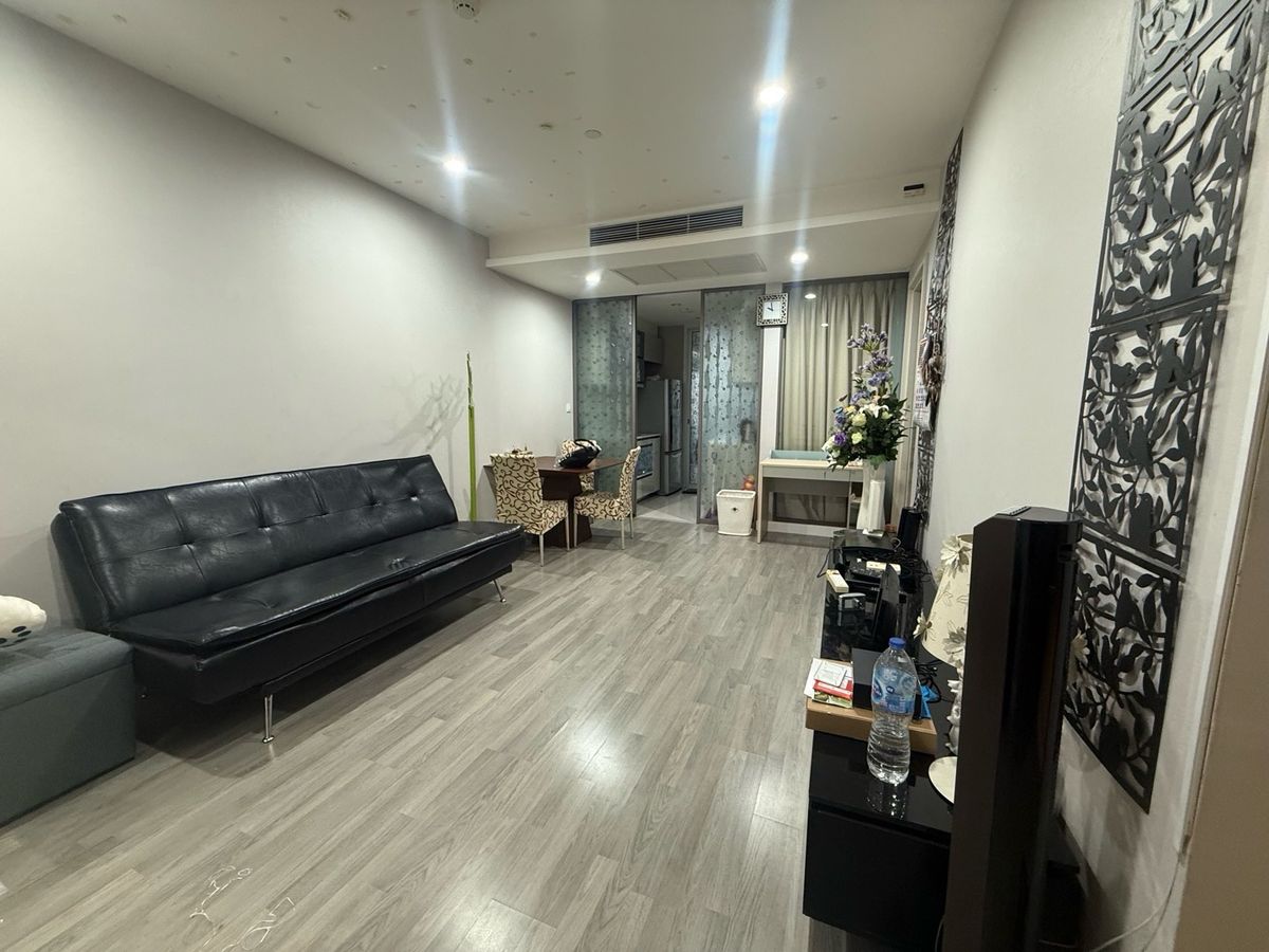 For RentCondoSathorn, Narathiwat : Very good price, complete electrical appliances‼️⭐️ The Room Sathorn-Thanon Pan, 1 bedroom, 50 sq m., price 25k/mo, interested contact 065-242-6835 Khun Gift