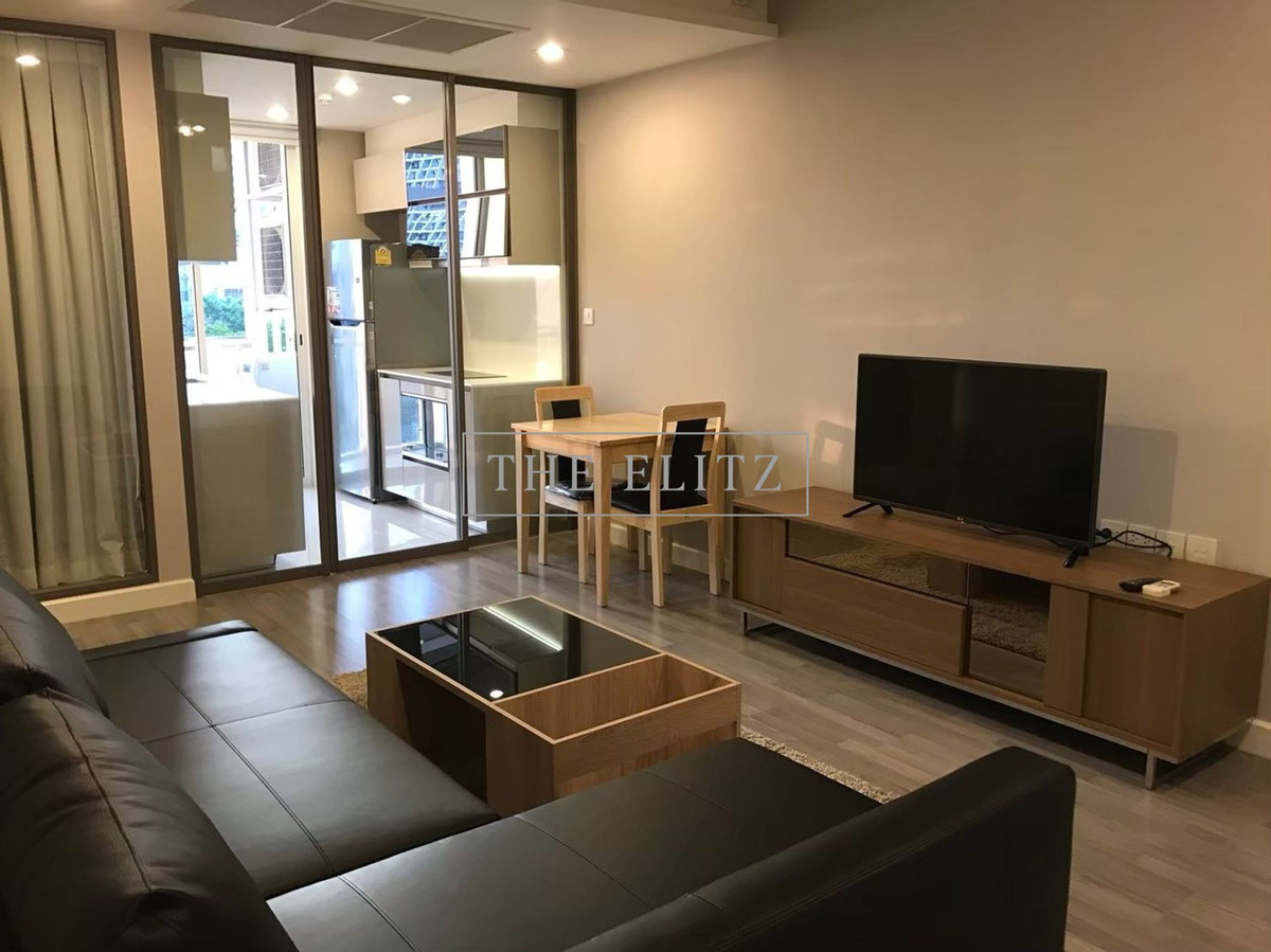 For RentCondoSathorn, Narathiwat : 💥 Rent The Room Sathorn-Tanonpun, good price 💯 Furniture Ready to go to high floor, beautiful view, convenient to travel near BTS - SURASAK 🚄