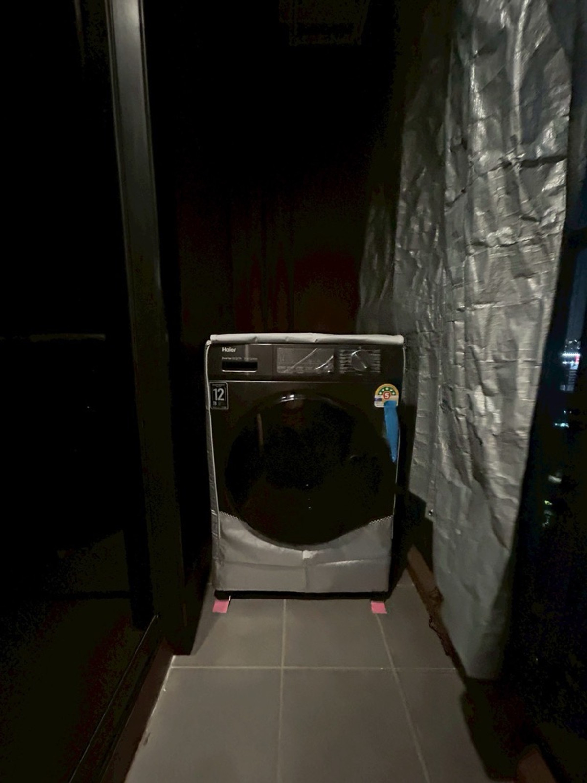 Sale DownCondoLadprao, Central Ladprao : Condo for sale Metris District Ladprao, corner room (Hot! 1 floor has only one room) Floor 2335 sq m. Fully Furnish 1 bed plus