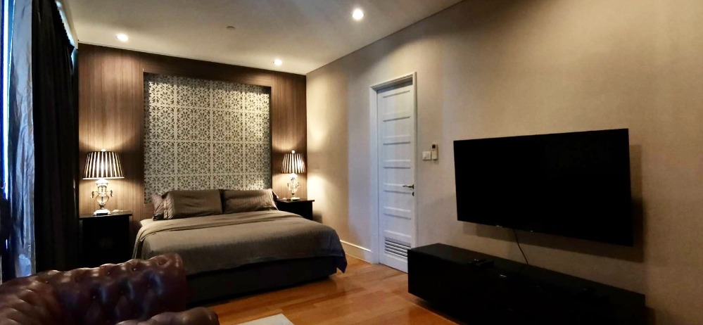 ขายคอนโดสุขุมวิท อโศก ทองหล่อ : 🐶Pet-Friendly🐱 ห้องใหญ่ติด Emsphere ย่าน CBD ✨Aguston Sukhumvit 22✨3 ห้องนอน 3 ห้องน้ำ ขนาด 138 ตร.ม ใกล้ BTS พร้อมพงษ์ Tel.0982645161