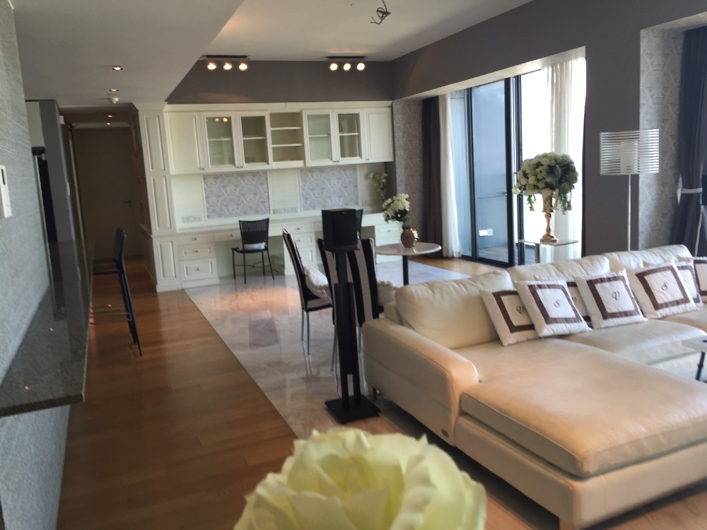 For SaleCondoSathorn, Narathiwat : Condo for sale, 3 beds, 3 bathห, high floor, beautiful view in Sathorn