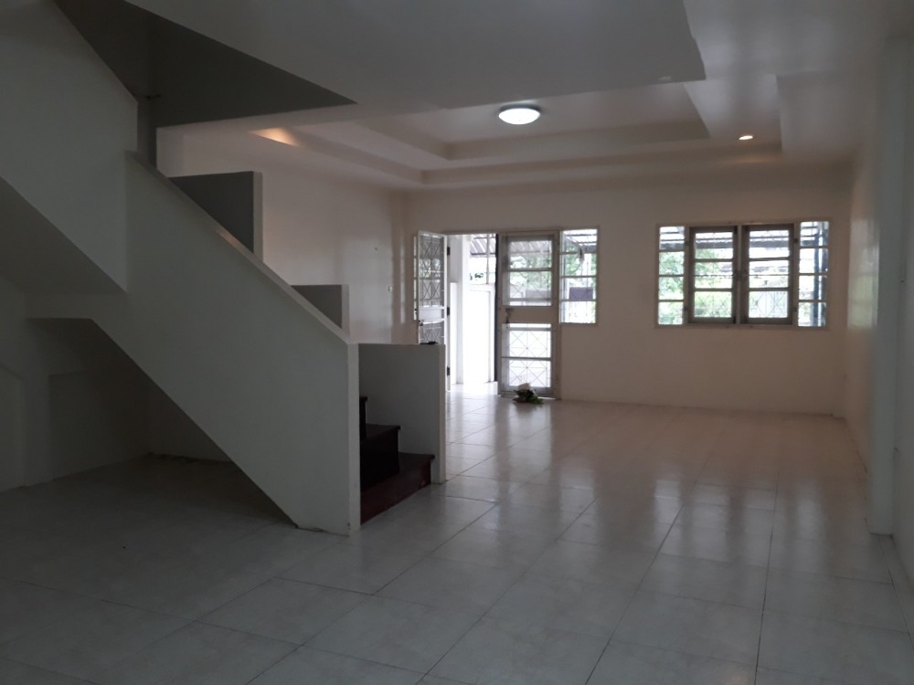 ให้เช่าทาวน์โฮมโชคชัย4 ลาดพร้าว71 : ให้เช่า ทาวน์เฮ้าส์ 3 ชั้น 5 ห้องนอน 6 ห้องน้ำ ซอยลาดพร้าว 80