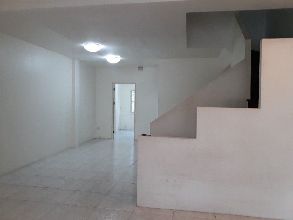 ให้เช่าทาวน์โฮมโชคชัย4 ลาดพร้าว71 : ให้เช่า ทาวน์เฮ้าส์ 3 ชั้น 5 ห้องนอน 6 ห้องน้ำ ซอยลาดพร้าว 80