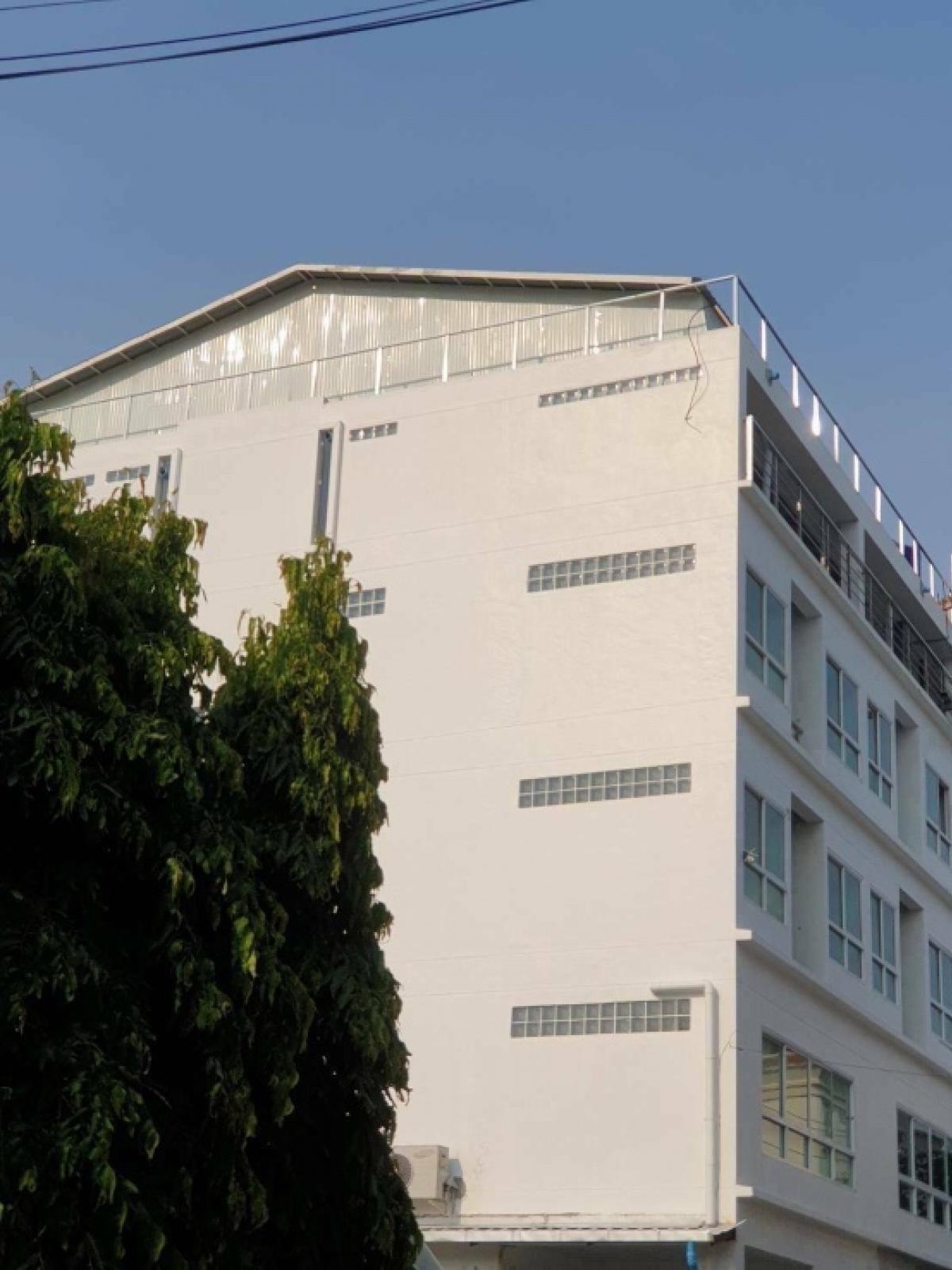 For RentShop HouseOnnut, Udomsuk : 5-storey detached building, access from Sukhumvit 93 or Soi On Nut 24, with Mitsubishi passenger lift.