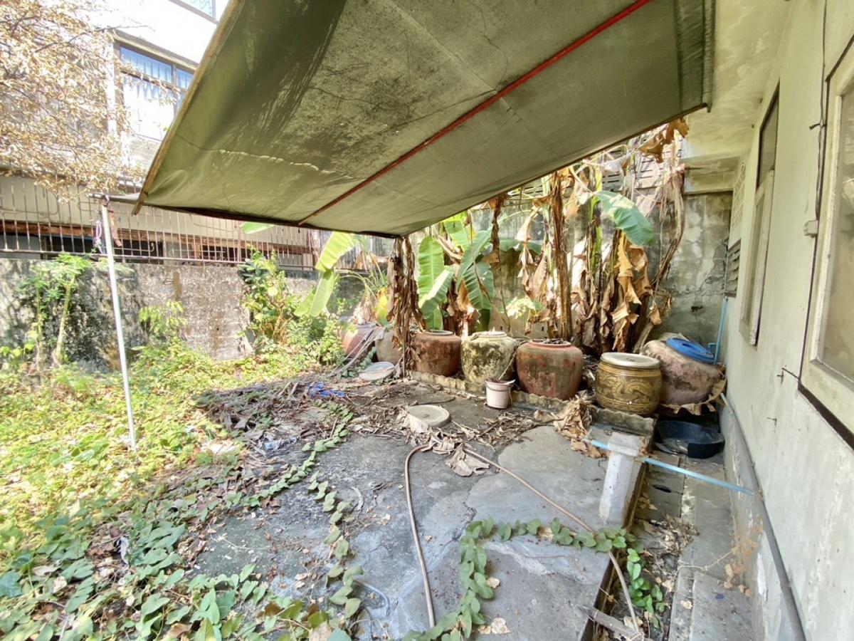 For RentRetail SpaceSukhumvit, Asoke, Thonglor : For rent, 2 semi-detached houses for business, renovated, with parking, Soi Ekkamai, Sukhumvit 63, Watthana, Bangkok, suitable for cafe, restaurant, yoga, pilates, workshop, fine dining (chef cooking)