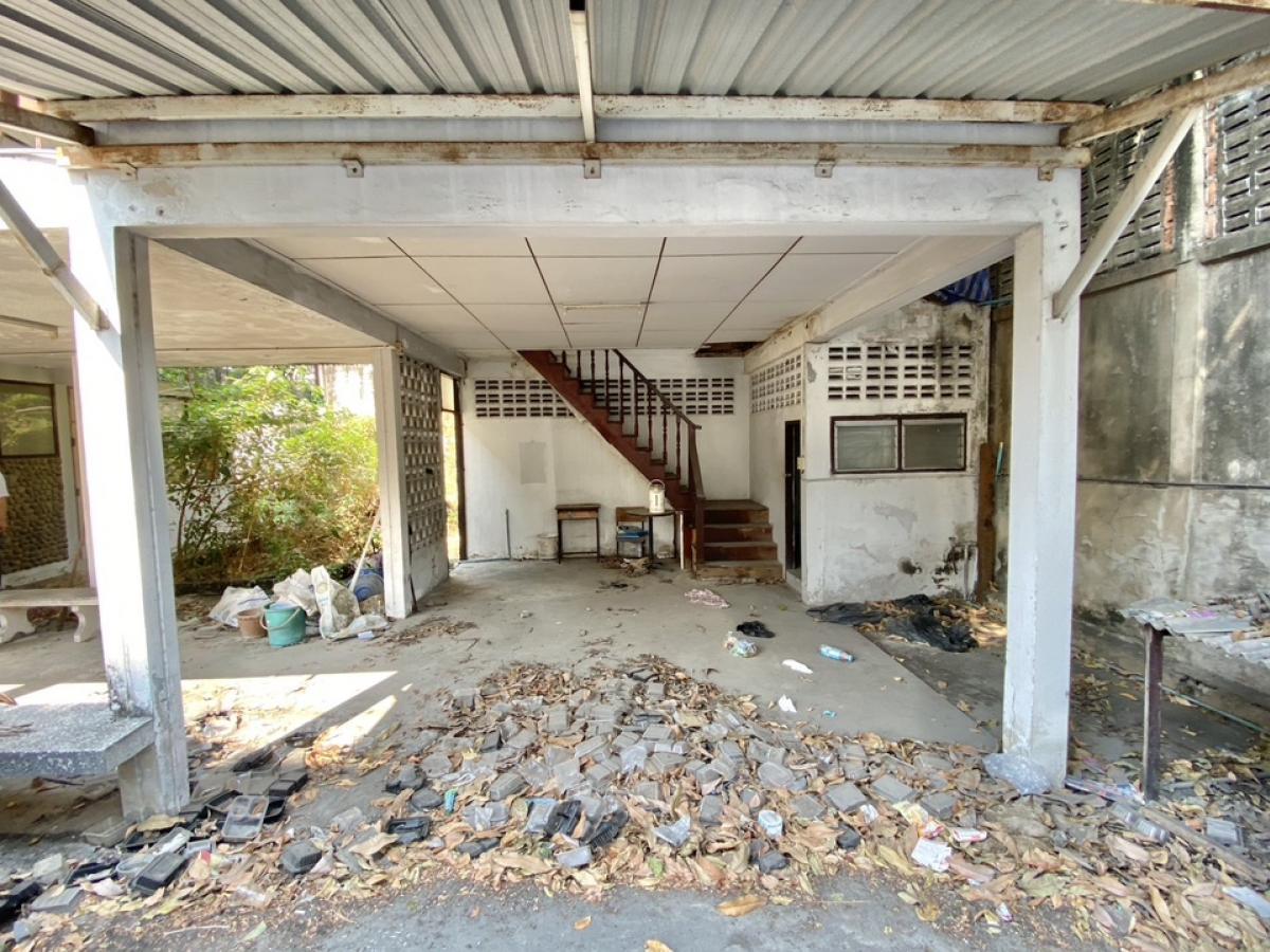 For RentRetail SpaceSukhumvit, Asoke, Thonglor : For rent, 2 semi-detached houses for business, renovated, with parking, Soi Ekkamai, Sukhumvit 63, Watthana, Bangkok, suitable for cafe, restaurant, yoga, pilates, workshop, fine dining (chef cooking)