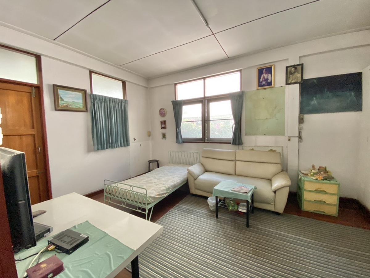 For RentRetail SpaceSukhumvit, Asoke, Thonglor : For rent, 2 semi-detached houses for business, renovated, with parking, Soi Ekkamai, Sukhumvit 63, Watthana, Bangkok, suitable for cafe, restaurant, yoga, pilates, workshop, fine dining (chef cooking)