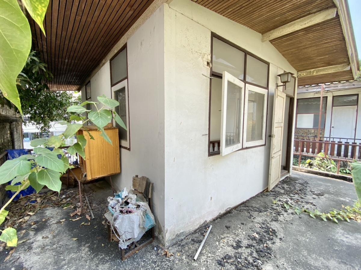 For RentRetail SpaceSukhumvit, Asoke, Thonglor : For rent, 2 semi-detached houses for business, renovated, with parking, Soi Ekkamai, Sukhumvit 63, Watthana, Bangkok, suitable for cafe, restaurant, yoga, pilates, workshop, fine dining (chef cooking)