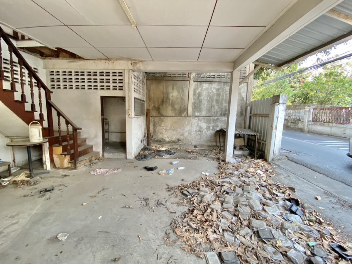 For RentRetail SpaceSukhumvit, Asoke, Thonglor : For rent, 2 semi-detached houses for business, renovated, with parking, Soi Ekkamai, Sukhumvit 63, Watthana, Bangkok, suitable for cafe, restaurant, yoga, pilates, workshop, fine dining (chef cooking)