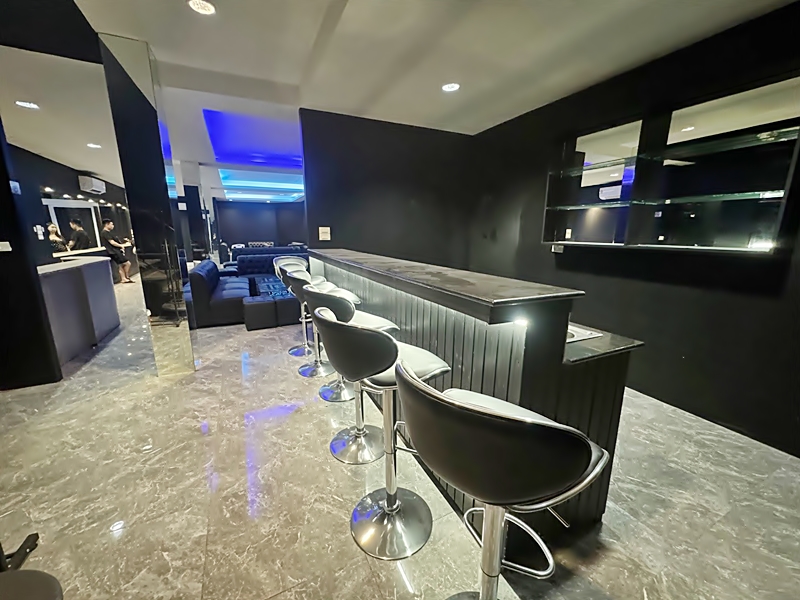 ให้เช่าอาคารพาณิชย์สุขุมวิท อโศก ทองหล่อ : อาคารขนาด 350 ตรม. เป็นบาร์เก่า 1 กม.จาก BTS พร้อมพงษ์ เอ็มควอเทียร์