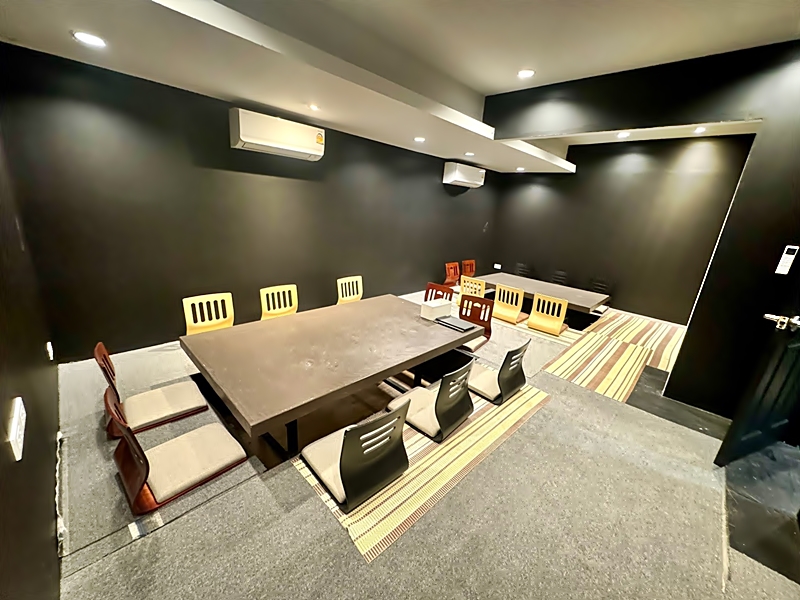 For RentShop HouseSukhumvit, Asoke, Thonglor : Building 350 sqm. 1 km. from BTS Phrom Phong Emquartier