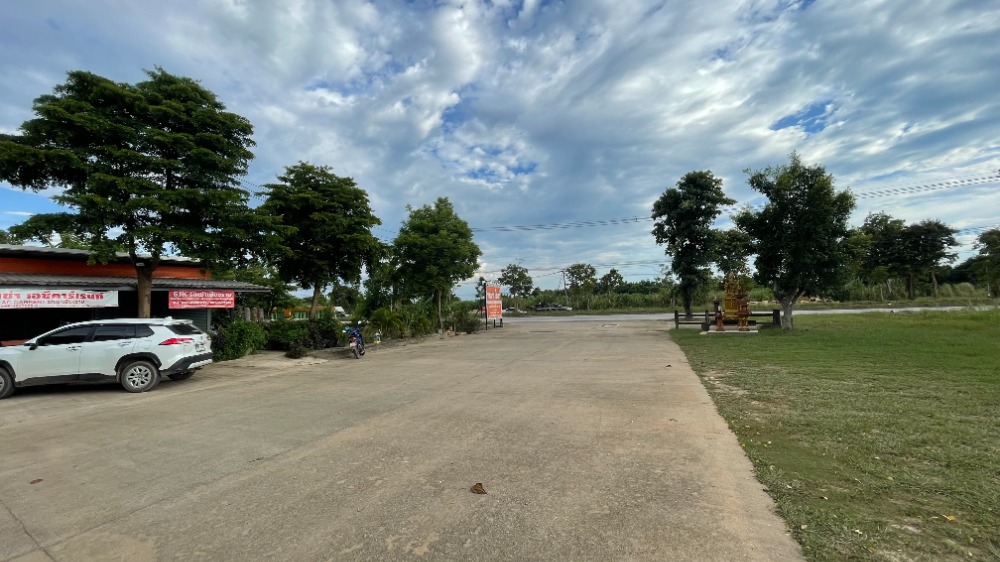 ขายร้านค้า/ตลาดนัดเชียงราย : ขายกิจการ พร้อมอาคารสิ่งปลูกสร้าง ที่ดิน 2 ไร่ 3 งาน จังหวัดเชียงราย